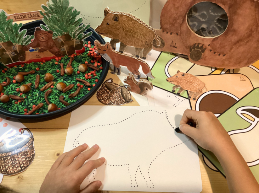 KOLONIÁL U MEDVĚDA - senzorické hraní - PDF: PDF