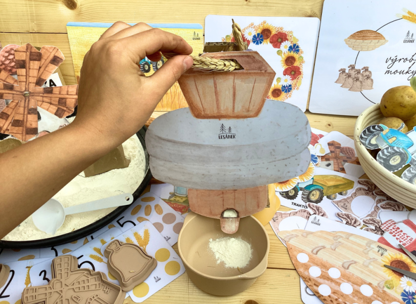 SKLIZEŇ NA POLI, DOŽÍNKY - senzorické hraní