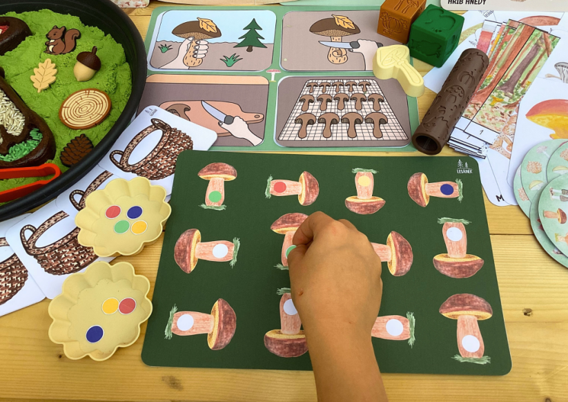 JEDLÉ A JEDOVATÉ HOUBY - senzorické hraní