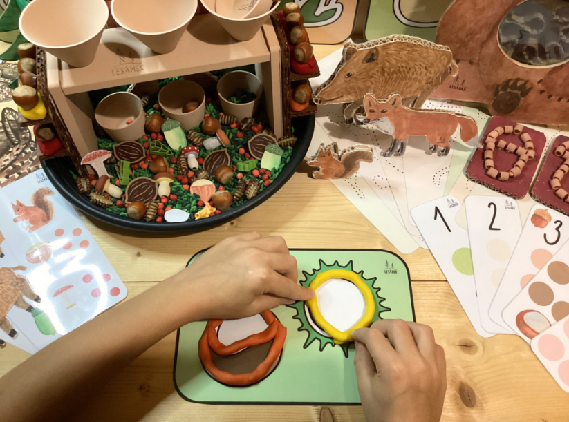 KOLONIÁL U MEDVĚDA - senzorické hraní - PDF: PDF