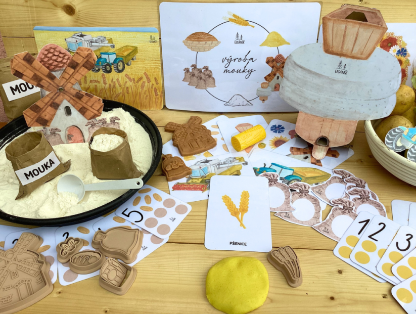 SKLIZEŇ NA POLI, DOŽÍNKY - senzorické hraní