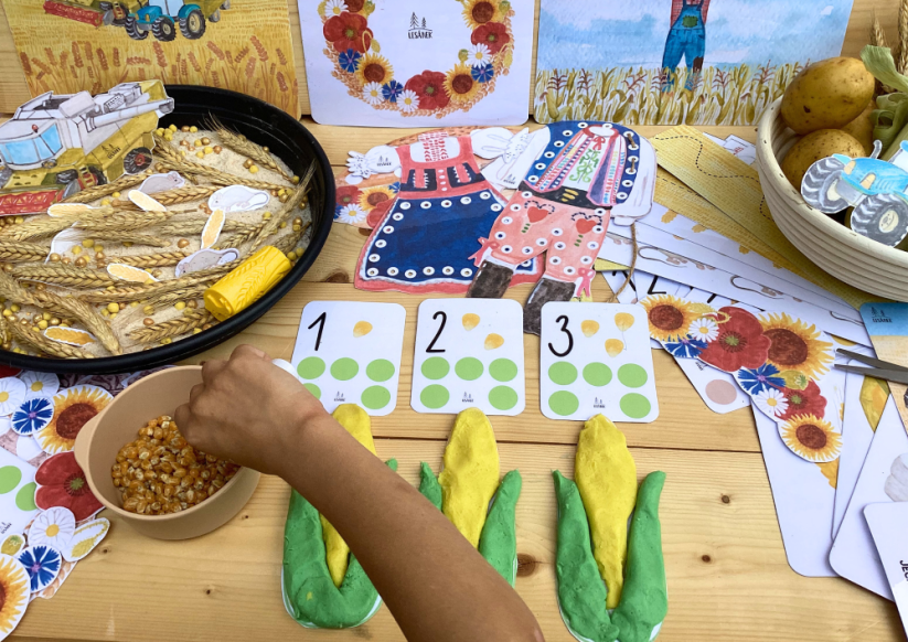 SKLIZEŇ NA POLI, DOŽÍNKY - senzorické hraní