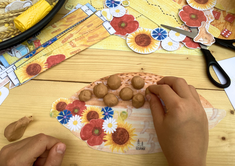 SKLIZEŇ NA POLI, DOŽÍNKY - senzorické hraní