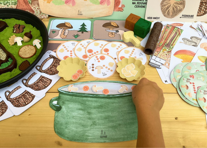 JEDLÉ A JEDOVATÉ HOUBY - senzorické hraní