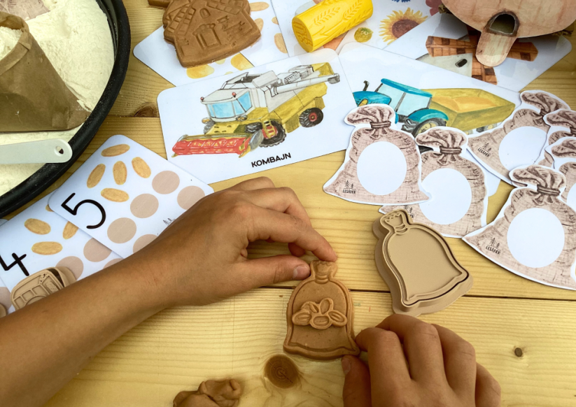 SKLIZEŇ NA POLI, DOŽÍNKY - senzorické hraní