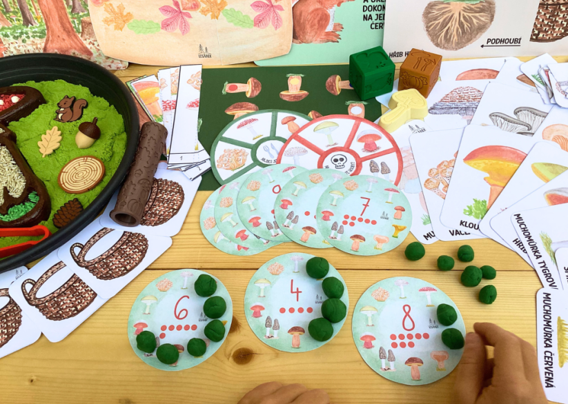 JEDLÉ A JEDOVATÉ HOUBY - senzorické hraní