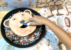 KDO TO CHRÁPE V BRLOHU - senzorické hraní