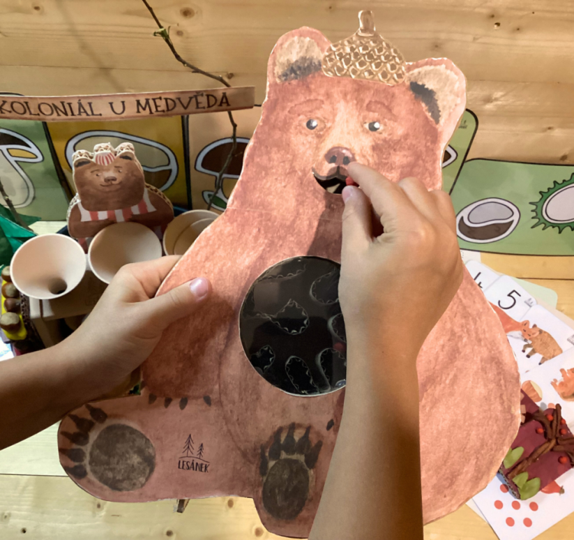 KOLONIÁL U MEDVĚDA - senzorické hraní - PDF: PDF