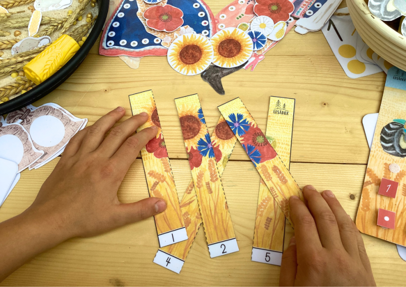 SKLIZEŇ NA POLI, DOŽÍNKY - senzorické hraní