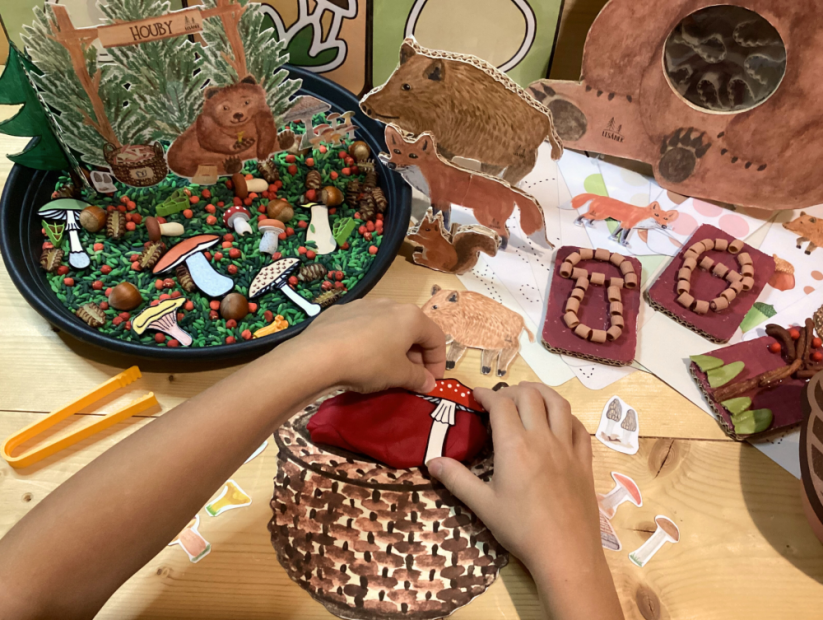 KOLONIÁL U MEDVĚDA - senzorické hraní - PDF: PDF