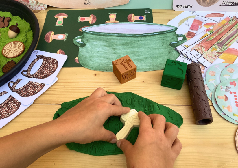 JEDLÉ A JEDOVATÉ HOUBY - senzorické hraní