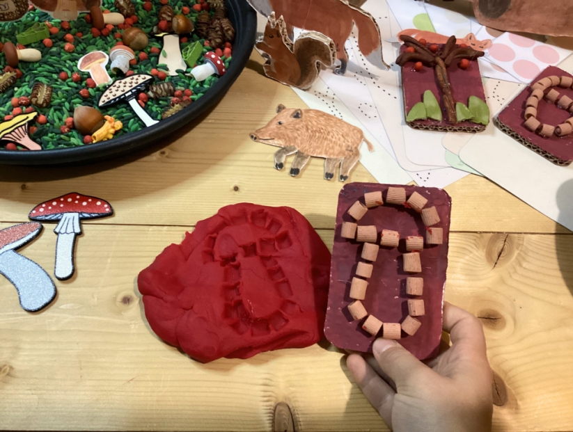 KOLONIÁL U MEDVĚDA - senzorické hraní - PDF: PDF