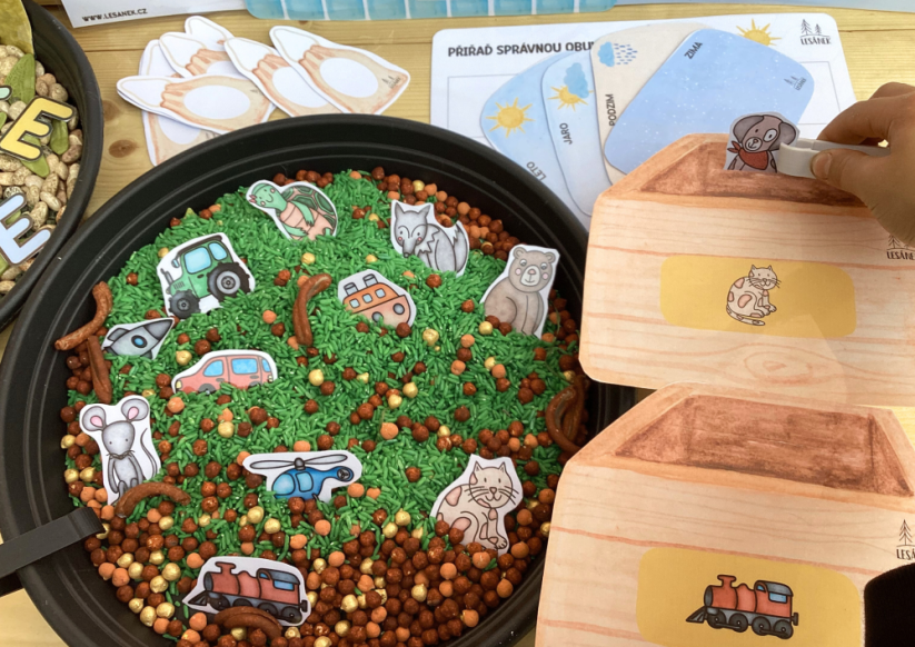 VÍTEJTE VE ŠKOLCE - senzorické hraní